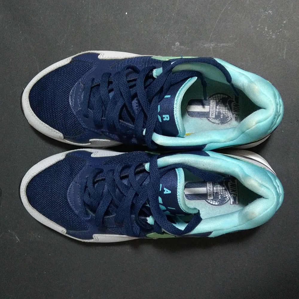 Nike - Picture 2 of 3